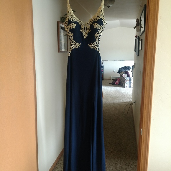 Prom dress - Picture 2 of 3